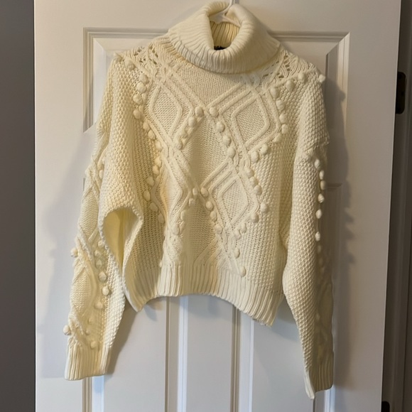 NWT Forever 21 turtleneck sweater ribbed trim, long sleeves & semi-cropped hem. - Picture 1 of 2